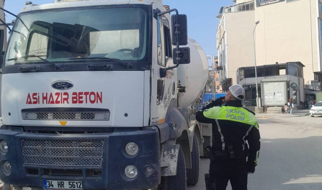 Samandağ’da Ehliyetsiz Kamyon Kullanana Yüklü Ceza Hatay’ın Samandağ ilçesinde ehliyetsiz şekilde kamyon kullanan sürücüye 41 bin