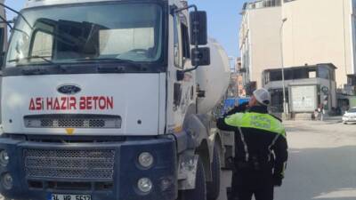 Hatay’ın Samandağ ilçesinde ehliyetsiz şekilde kamyon kullanan sürücüye 41 bin