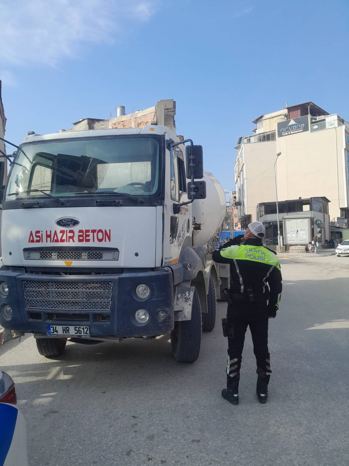 Hatay’ın Samandağ ilçesinde ehliyetsiz şekilde kamyon kullanan sürücüye 41 bin