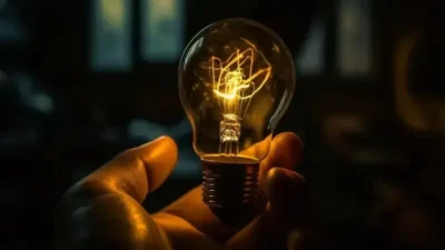 Antakya’da son dönemde sık sık yaşanan elektrik kesintileri vatandaşları çileden