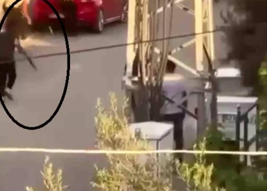 Erzin’de narenciye bahçesi kana bulandı Hatay’ın Erzin ilçesinde iki aile arasında çıkan silahlı kavga mahalleyi