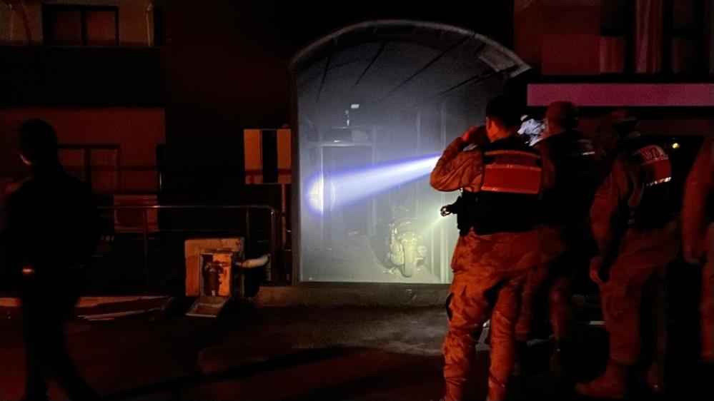 Hatay’ın Belen ilçesinde bulunan 7 katlı bir apartmanın zemin katındaki