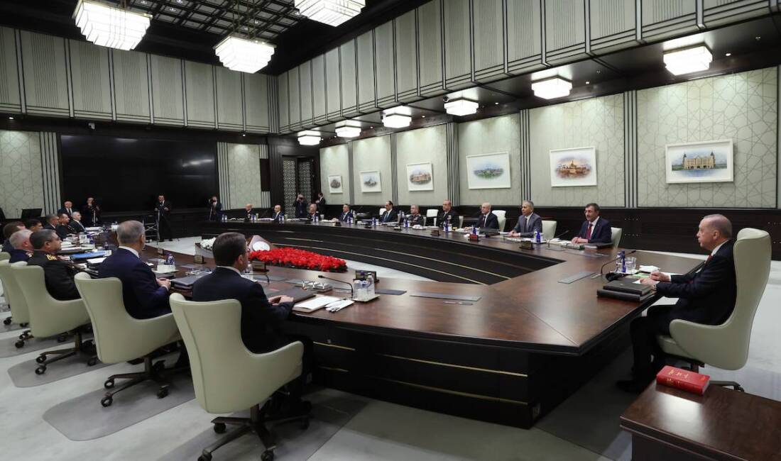 Millî Güvenlik Kurulu’nun Beştepe’de gerçekleşen kritik toplantısında, kendisini feshettiğini açıklayan