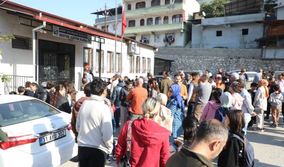 Hatay Büyükşehir Belediyesi (HBB), gençlerin teknoloji ve bilim alanındaki yeteneklerini