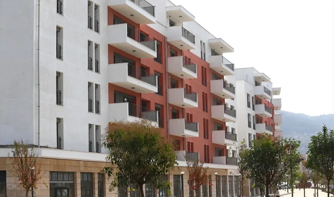 Hatay’ın Antakya ilçesinde inşa edilen 930 deprem konutunun hak sahipleri,