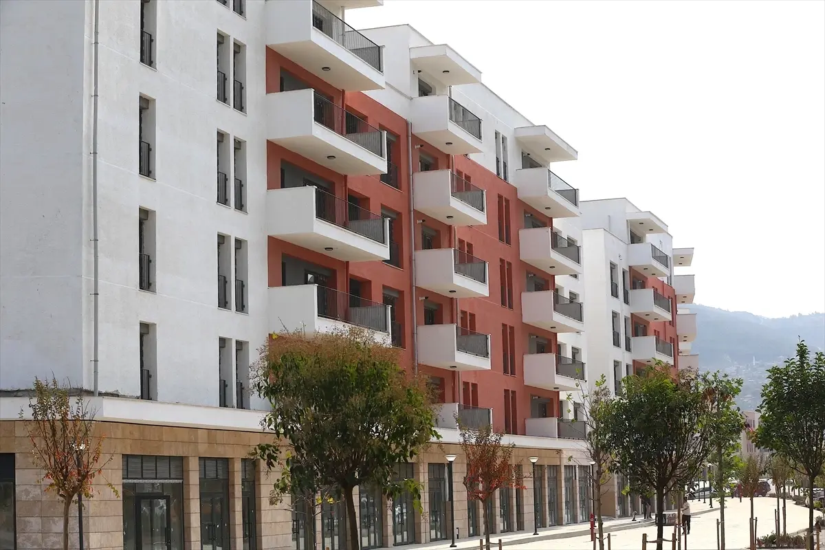 Hatay’ın Antakya ilçesinde inşa edilen 930 deprem konutunun hak sahipleri,