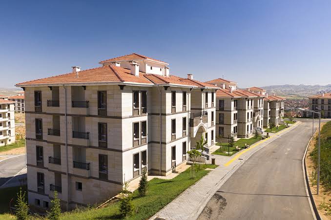 Yüzyılın Konut Projesi Başladı: Başvuru Nasıl Yapılır? Cumhuriyet tarihinin en büyük sosyal konut hamlesi olarak nitelendirilen “Yüzyılın