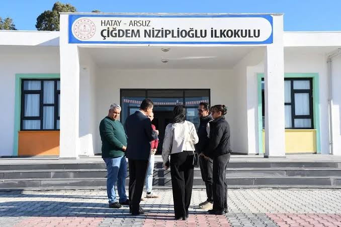 Hayırsever Niziplioğlu Ailesinden Arsuz’a Yeni Okul Depremde yıkılan Arsuz Üçgüllük Gülcihan İlkokulu’nun yerine, hayırsever iş insanı