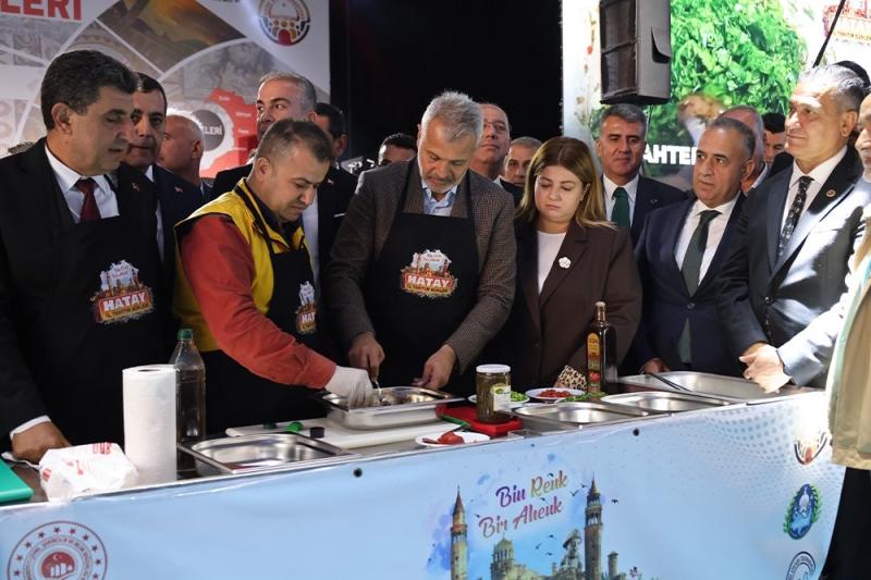 Hatay Günleri’nde Kadim Şehrin Kültürü ve Dayanışması İstanbul’da Buluştu Hatay Büyükşehir Belediyesi ile Hatay Valiliği’nin katkılarıyla düzenlenen Hatay Günleri,