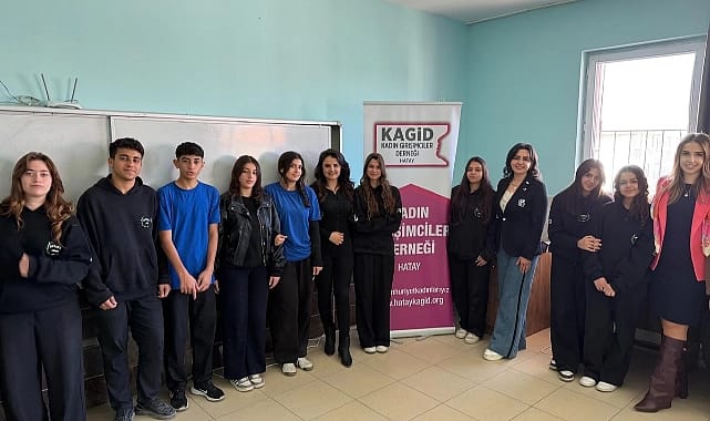 KAGİD Hatay’dan Öğrencilere Dijital Güvenlik Eğitimi* KAGİD Hatay ekibi, bir okulda düzenlenen eğitim programında öğrencilerle bir