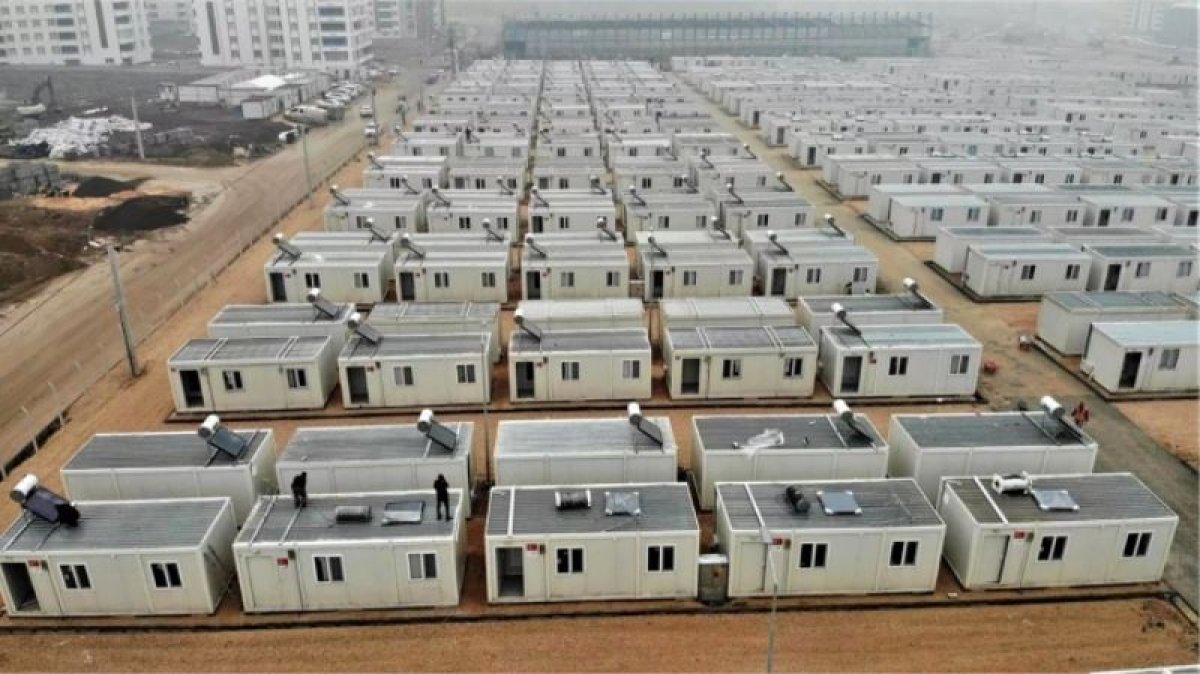 Hatay’da deprem sonrası geçici barınma amacıyla kurulan konteyner alanlarının kaldırılmasına