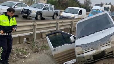 Hatay’ın Antakya ilçesinde meydana gelen trafik kazasında, hafif ticari aracın