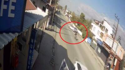 Hatay’ın Dörtyol ilçesinde meydana gelen trafik kazasında bir motosiklet, dönüş