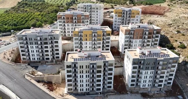 Depremin ardından kira fiyatlarının iki katına çıktığı Hatay’da, binlerce deprem