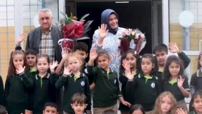 Hatay’da öğrenim gördüğü okula öğretmen olarak atanan Esra Sultan Kaya,