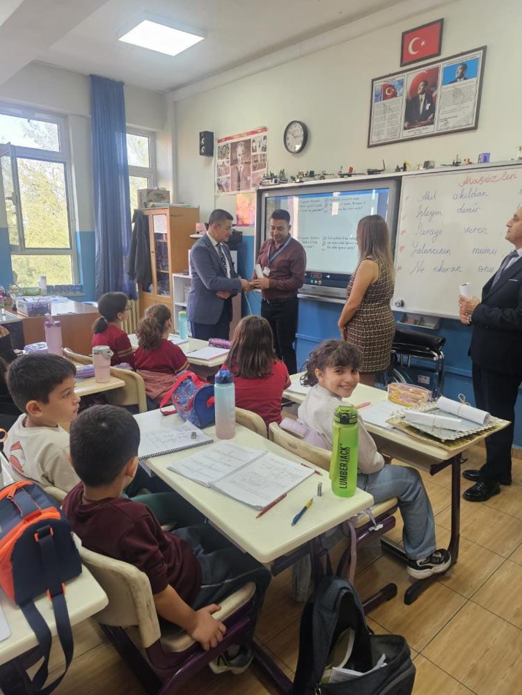 Dörtyol’da veliler, hediye kabul etmeyen öğretmenlerinin adına ihtiyaç sahibi bir