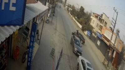 Hatay’ın Dörtyol ilçesinde meydana gelen trafik kazasında, motosikletin dönüş yapmak