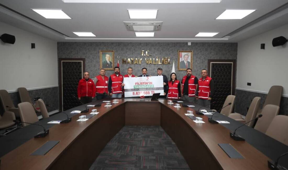 Hatay’daki Okullar Gazze İçin El Ele Verdi Hatay’daki ilkokul, ortaokul ve liselerde düzenlenen “Gazze’ye Yardım” kermeslerinde öğrenciler,