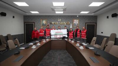 Hatay’daki ilkokul, ortaokul ve liselerde düzenlenen “Gazze’ye Yardım” kermeslerinde öğrenciler,