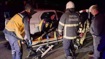 Hatay’ın Kırıkhan ilçesinde iki otomobilin çarpışması sonucu meydana gelen trafik