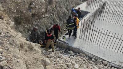 Hatay’ın Defne ilçesine bağlı Çekmece Mahallesi’nde bir şantiye alanına izinsiz
