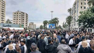 Suriye’nin orta ve sahil kesimlerinde binlerce Alevi, geçici Cumhurbaşkanı Ahmed