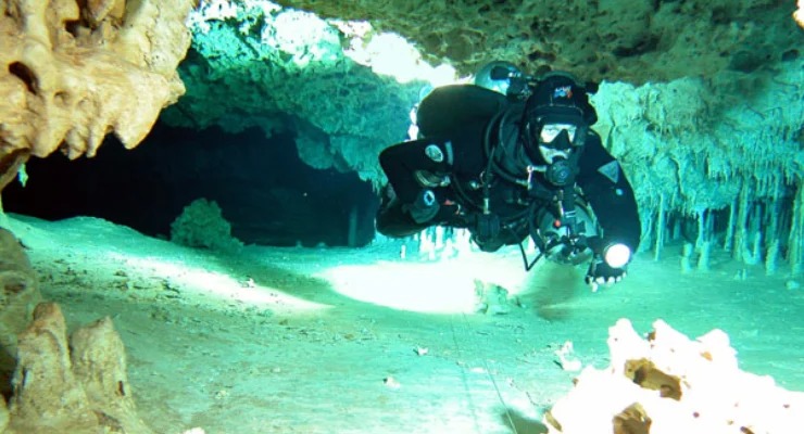   Meksika’da bulunan ve dünyanın bilinen en uzun sualtı mağarası