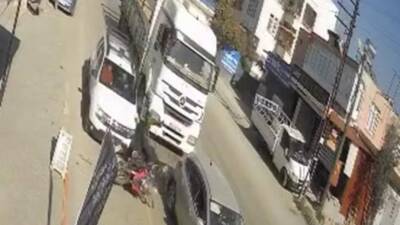 Hatay’ın Dörtyol ilçesinde meydana gelen trafik kazasında, ters şeride giren