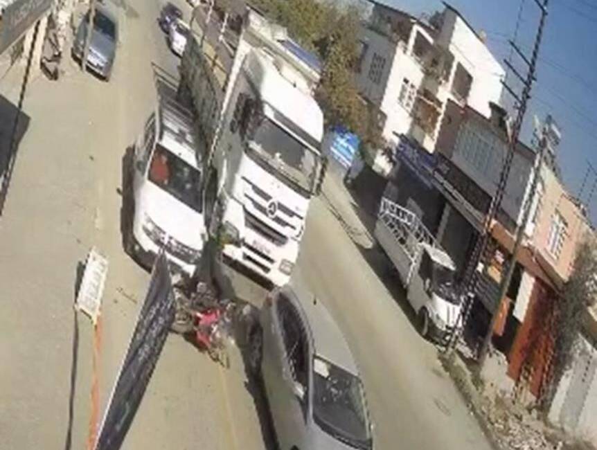 Hatay’da ters şerit faciası Hatay’ın Dörtyol ilçesinde meydana gelen trafik kazasında, ters şeride giren