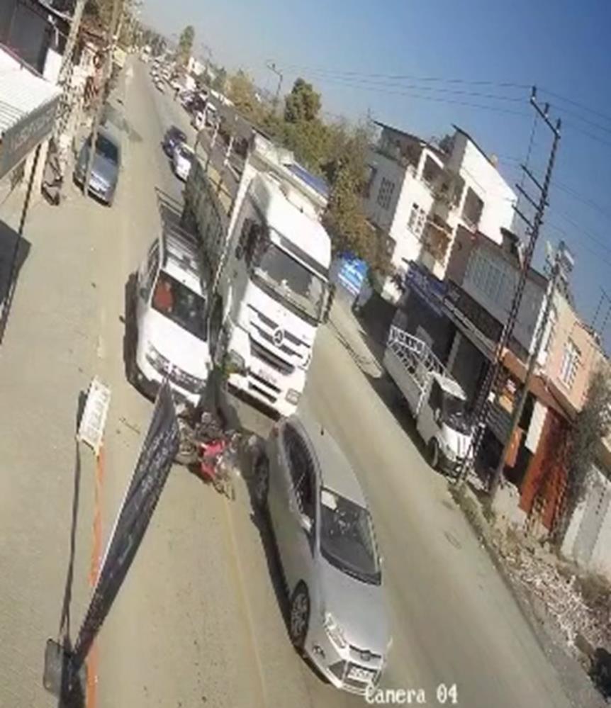 Hatay’ın Dörtyol ilçesinde meydana gelen trafik kazasında, ters şeride giren