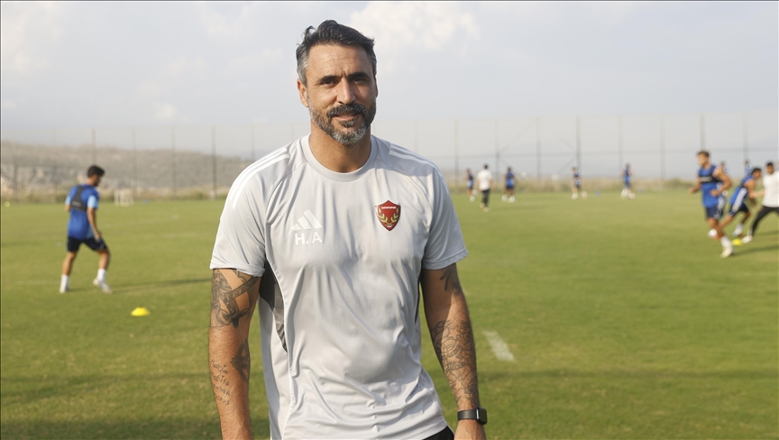 Hatayspor’da beklenen ayrılık gerçekleşti. Kulüp Başkanı Ethem Çakır, Portekizli teknik