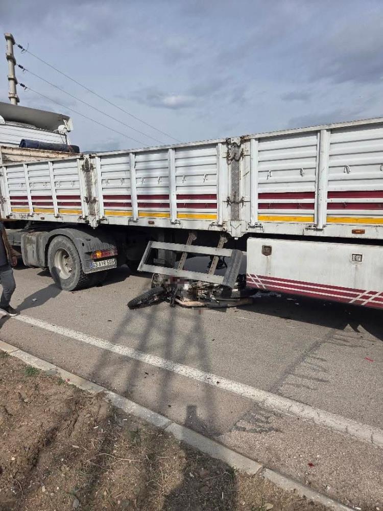 Antakya-İskenderun yolu Organize Sanayi kavşağında meydana gelen kazada bir motosiklet