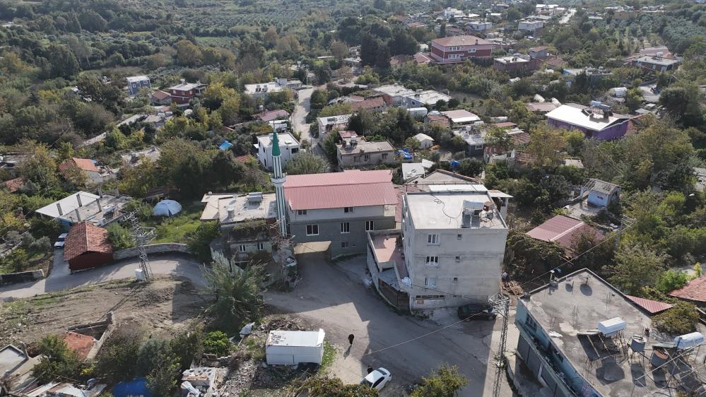 Hatay'da mahallelinin cami için uygun yer bulamaması üzerine 6 metre