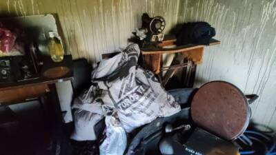 Hatay'da buzdolabının kablosundan çıkan yangında ev yanarak kullanılmaz hale gelirken,