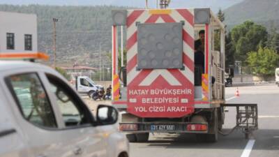 Hatay Büyükşehir Belediyesi (HBB), şehir genelinde yürüttüğü yol yapım ve