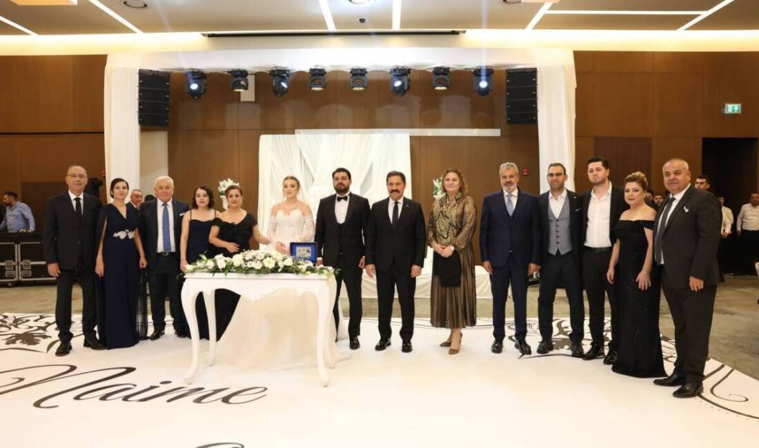 Hatay Protokolü mutlu günde buluştu Hatay Valisi Mustafa Masatlı ve eşi Esra Masatlı, Antakya Belediye