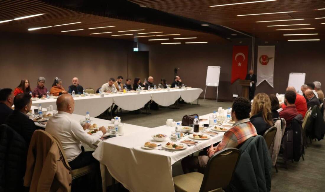 Gazeteciler Cemiyeti Hatay’da yerel medyanın sorunlarını dinledi Gazeteciler Cemiyeti, Hatay’da akademisyenler ve yerel medya temsilcileriyle bir araya