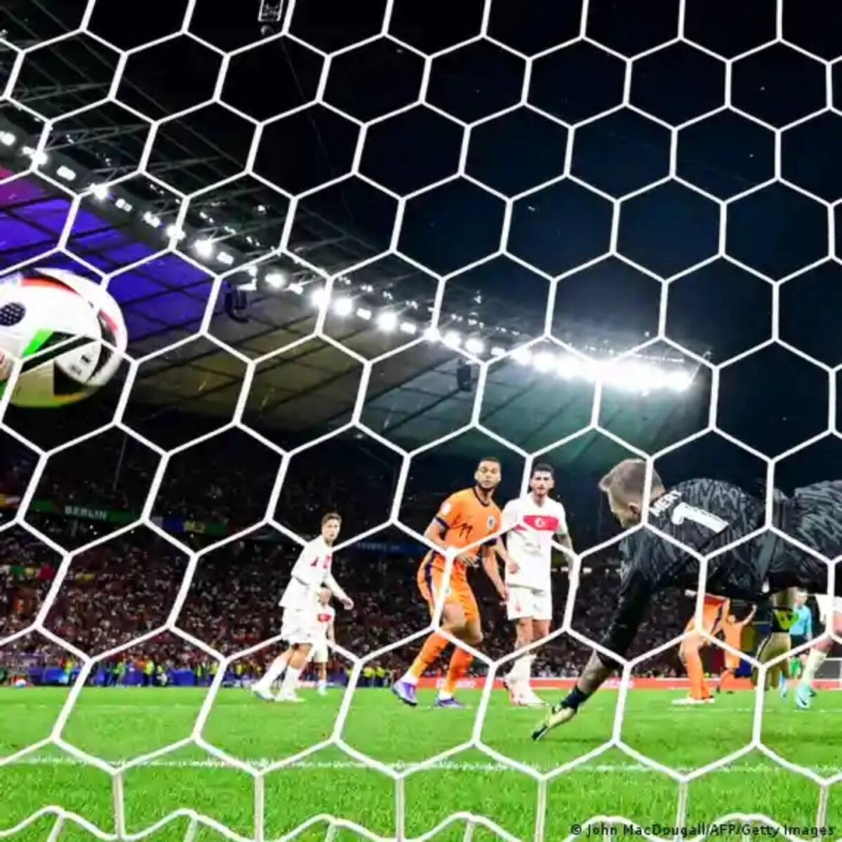 İstanbul Cumhuriyet Başsavcılığınca Cuma günkü Bahis soruşturması kapsamında gözaltına alınan