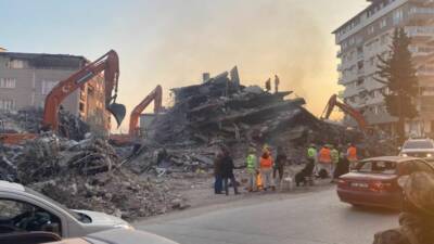 6 Şubat depremlerinde Antakya’daki Cemil Çapar Apartmanı’nın yıkılmasıyla annesi Berna