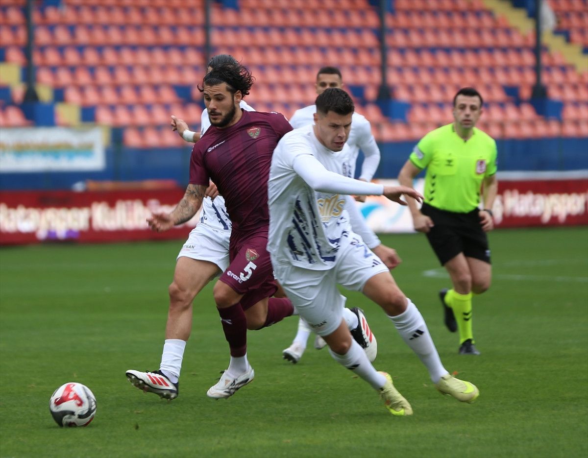 Hatayspor, kendi sahasında Sarıyer’e 3-0 yenilerek küme düşmeye adım adım