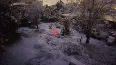Hatay’da beklenen kar yağışı sabah saatlerinden itibaren etkili olmaya başladı.