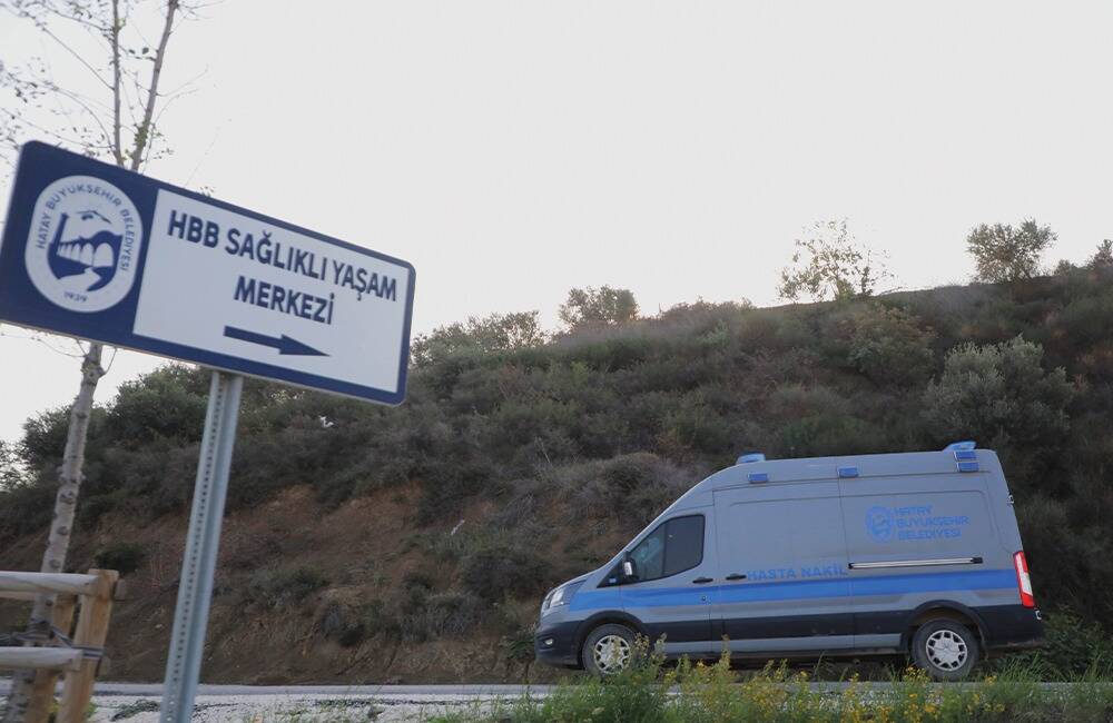 Hatay’da Hastalara Ücretsiz Ulaşım Kolaylığı Hatay Büyükşehir Belediyesi (HBB), sağlık kuruluşlarına ulaşmakta zorluk yaşayan vatandaşlara