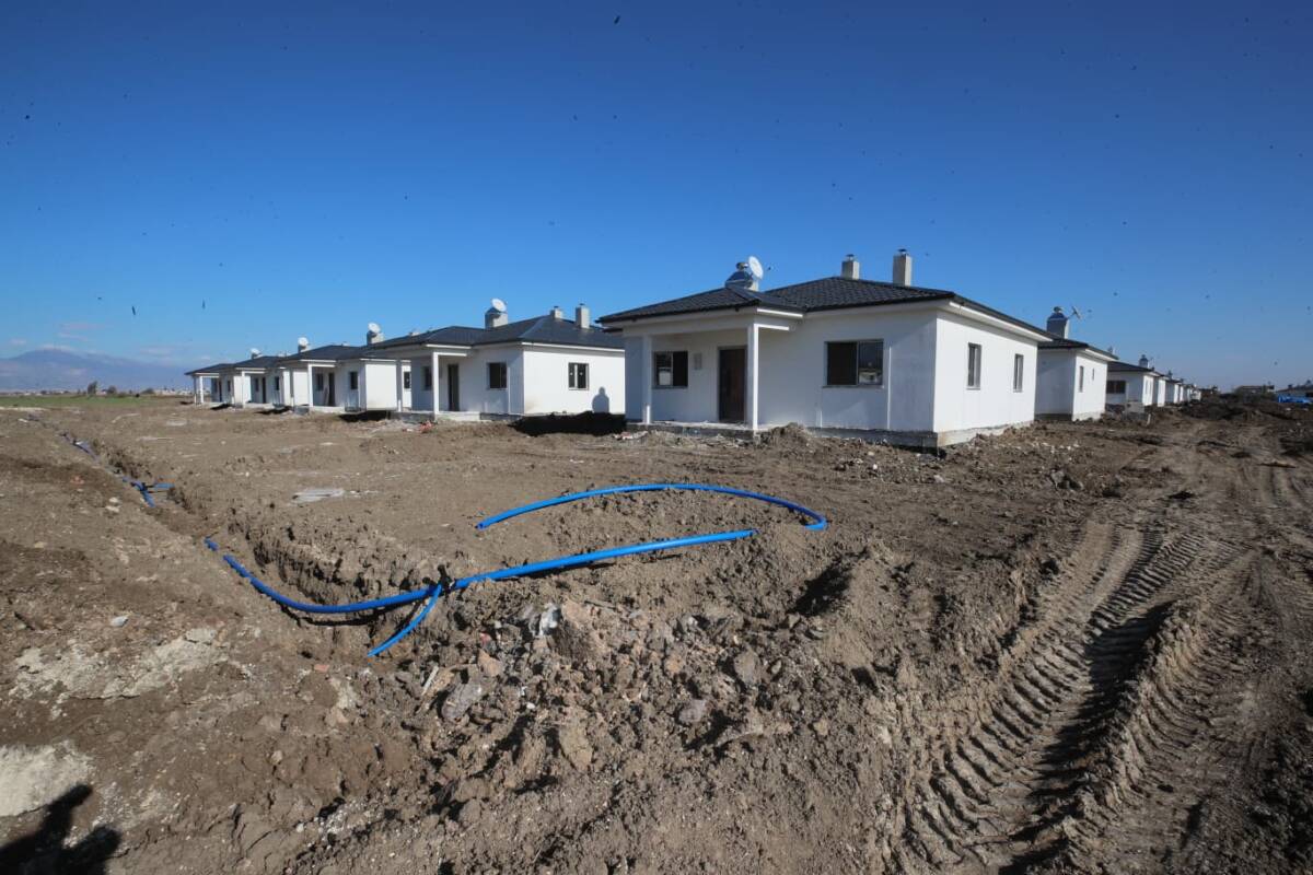 Hatay’da 6 Şubat 2023 depremlerinin ardından başlatılan kırsal konut hamlesi