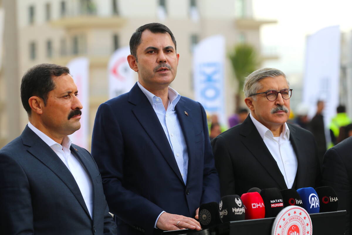 Hatay’ın merkez Antakya ilçesinde yaptığı açıklamada, deprem sonrası yürütülen yeniden