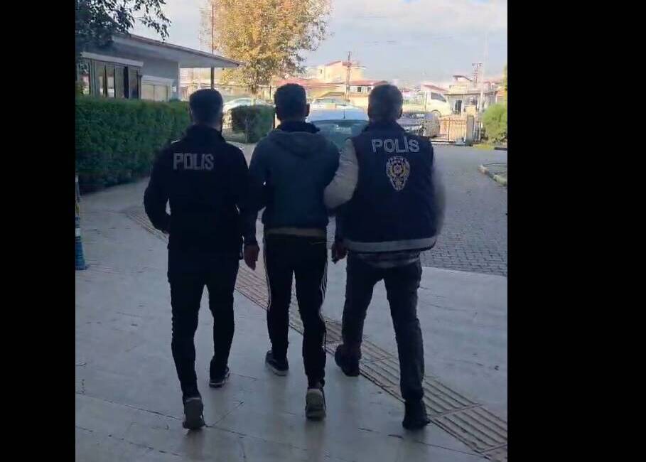 Hırsızlıktan kesinleşmiş cezası vardı, Kırıkhan’da yakalandı Hatay Emniyet Müdürlüğü ekipleri, aranan şahısların yakalanmasına yönelik yürüttükleri