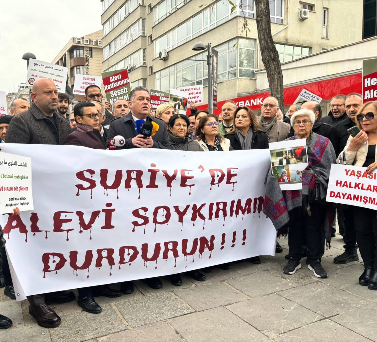 Suriye’de yaşanan Alevi katliamına dikkat çekmek isteyen Alevi dernekleri, Ankara’da