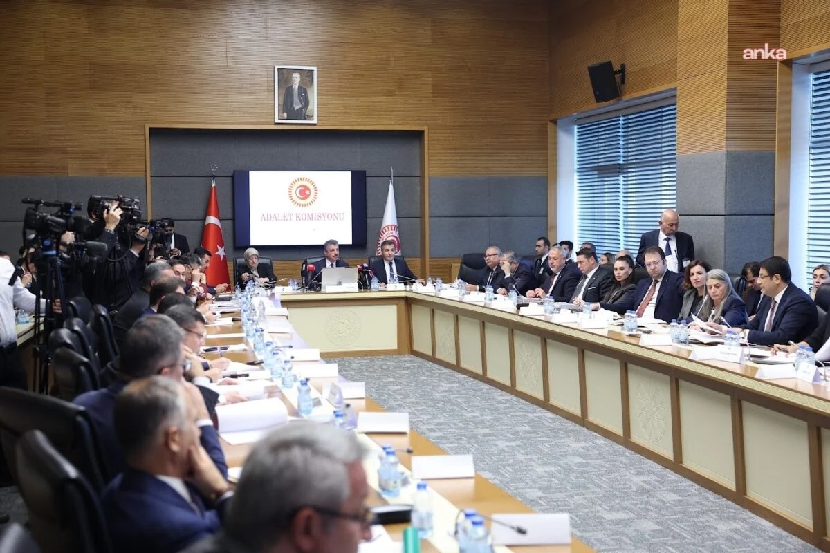 Türk Ceza Kanunu ile çeşitli kanunlarda değişiklik öngören ve kamuoyunda