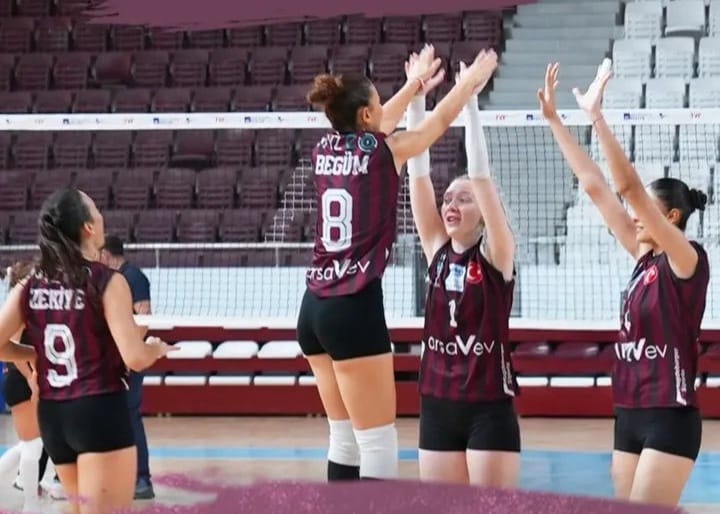 Hatay Voleybol Deplasmandan Zaferle Döndü ArsaVev Hatay Voleybol Spor Kulübü, deplasmanda karşılaştığı Okura Lojistik Mersin