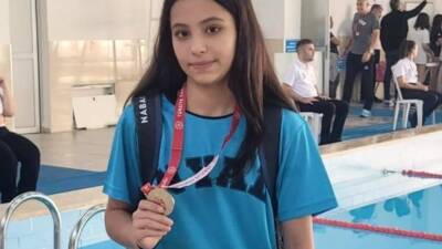 Antakya Belediyesi Yüzme Takımı’nın lisanslı sporcusu, lise öğrencisi Melek Naz