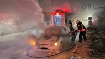 Hatay’ın Antakya ilçesinde seyir halindeki bir otomobilde çıkan yangın, itfaiyenin